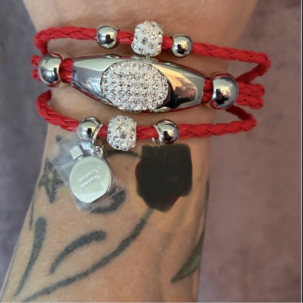 Chanel Collectible Playing Card/ Wrap Bracelet with 1 CC Charm bundle - Picture 5 of 13